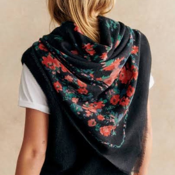 Sezane Pio Scarf - Helin Print NWT - Picture 7 of 7